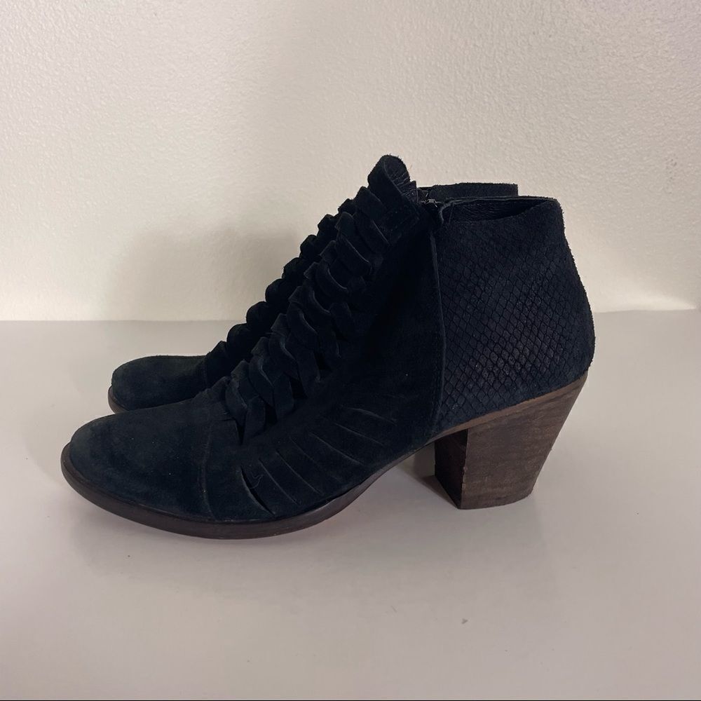 Free People Black Leather Suede Cut Out Low Heel Ankle‎ Booties size 7.5
